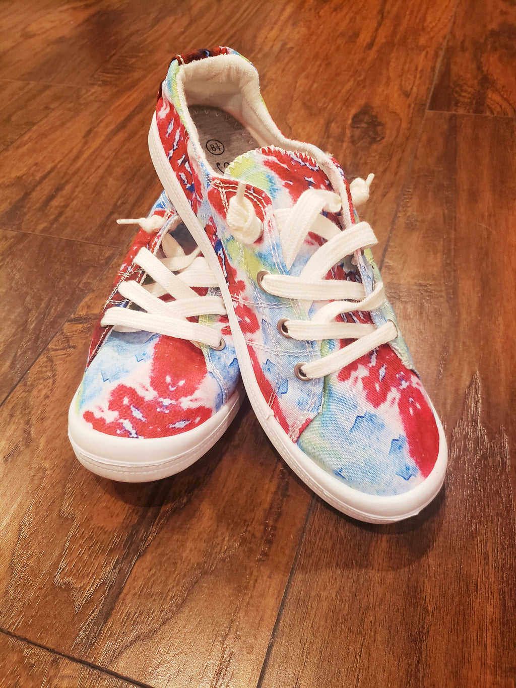 Tie dye shoes- red